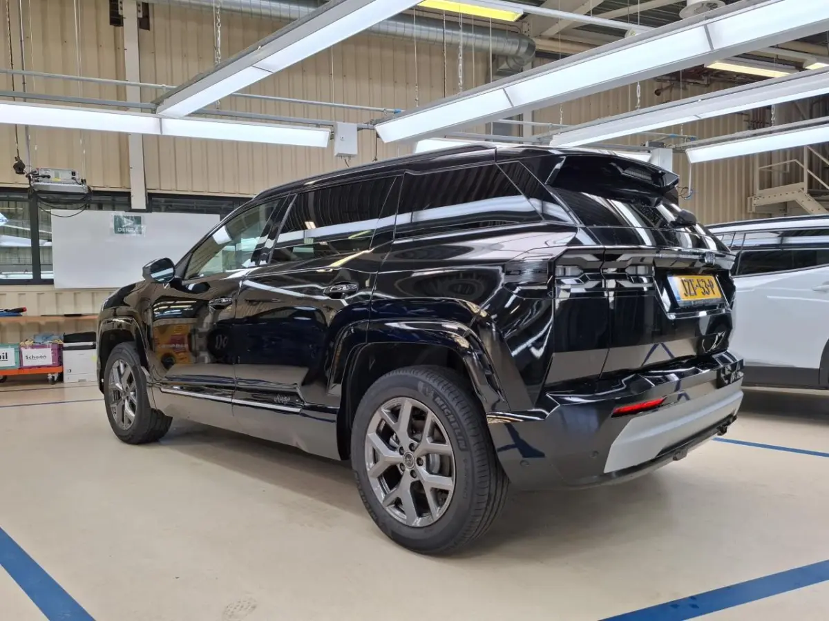 1.2 e-Hybrid First Edition | Tot 8 Jaar Garantie | Panoramadak | Elektrische Stoelverstelling | Elektrische Achterklep | Keyless | Camera | Stoel & Stuurverwarming | Focal Sound |