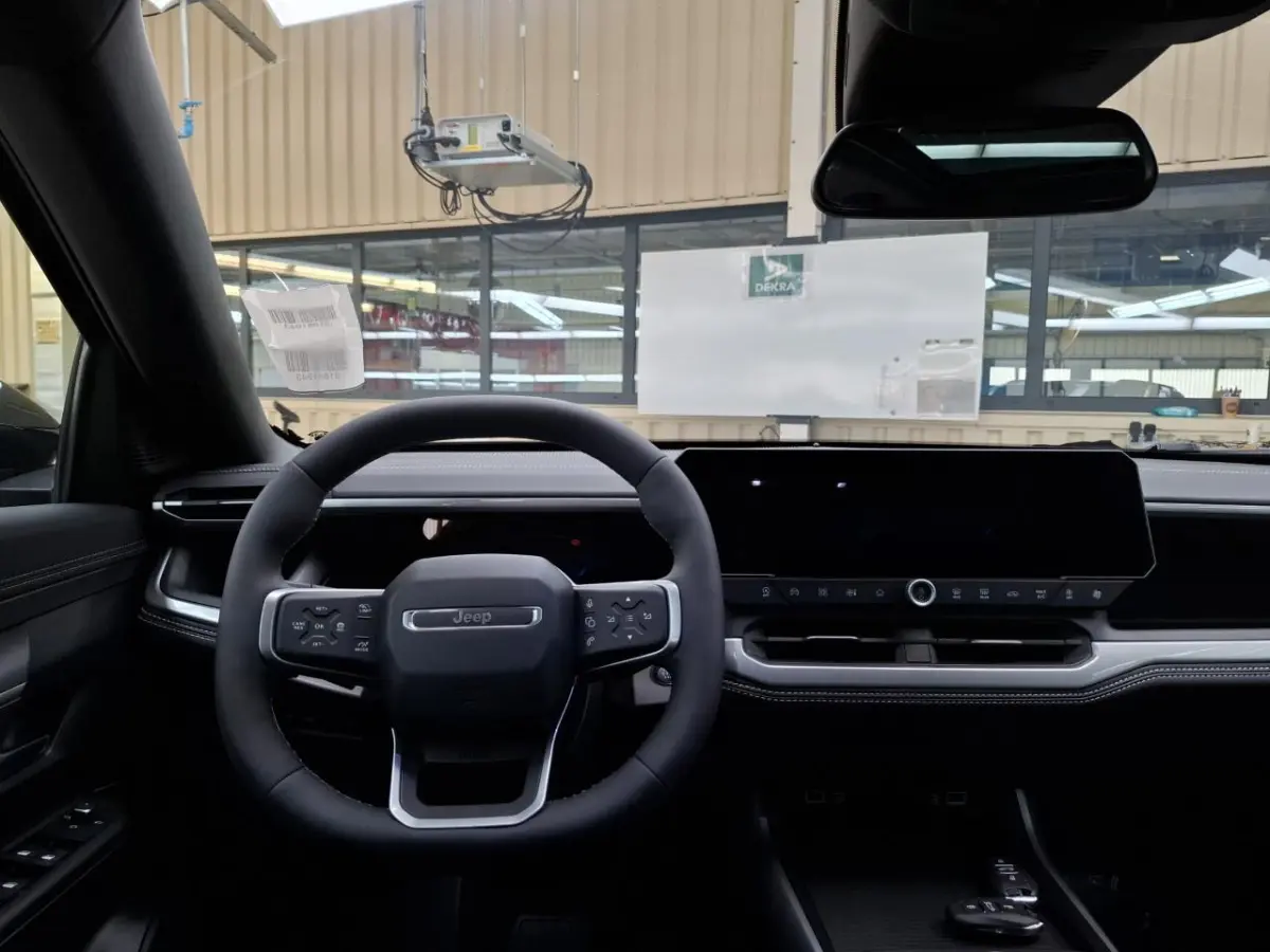 1.2 e-Hybrid First Edition | Tot 8 Jaar Garantie | Panoramadak | Elektrische Stoelverstelling | Elektrische Achterklep | Keyless | Camera | Stoel & Stuurverwarming | Focal Sound |