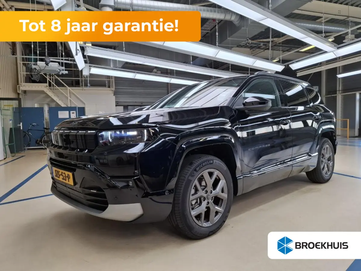 1.2 e-Hybrid First Edition | Tot 8 Jaar Garantie | Panoramadak | Elektrische Stoelverstelling | Elektrische Achterklep | Keyless | Camera | Stoel & Stuurverwarming | Focal Sound |