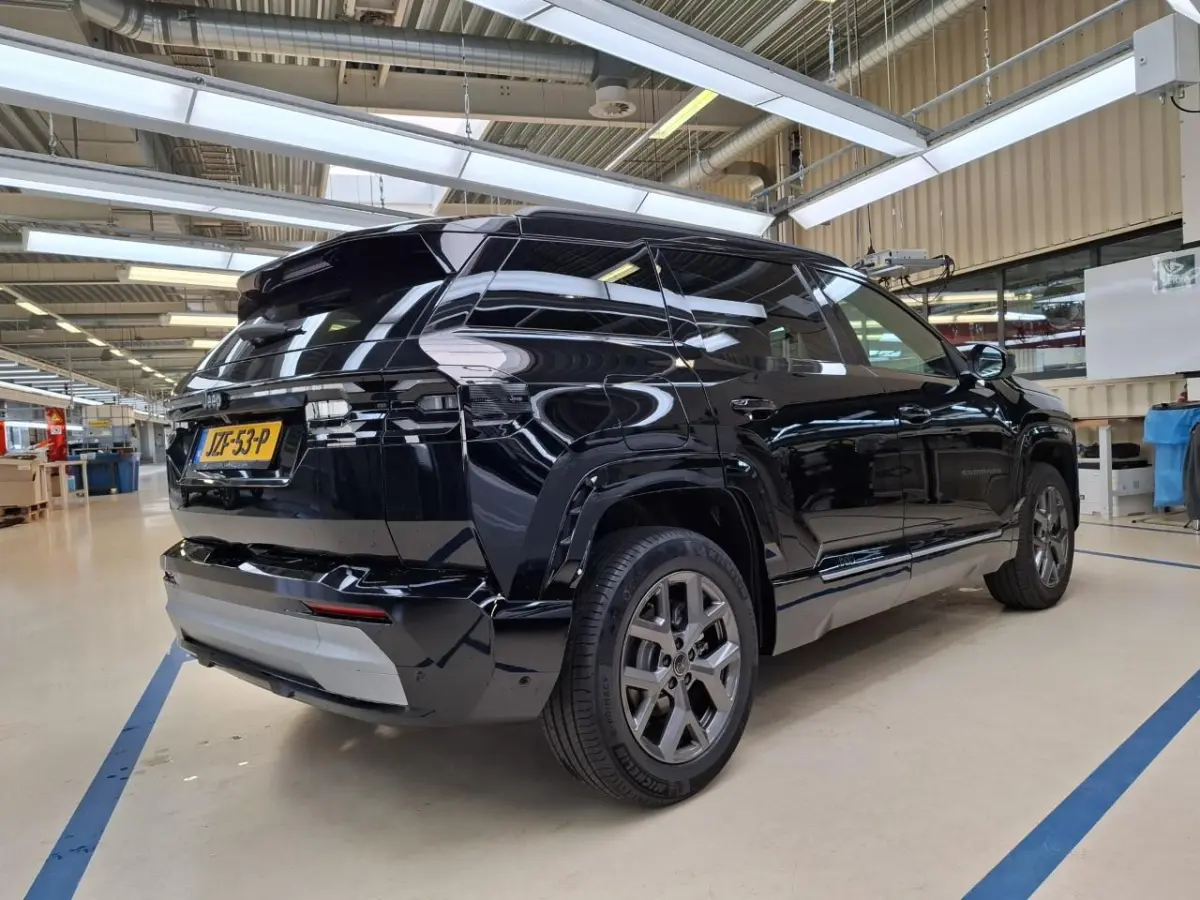 1.2 e-Hybrid First Edition | Tot 8 Jaar Garantie | Panoramadak | Elektrische Stoelverstelling | Elektrische Achterklep | Keyless | Camera | Stoel & Stuurverwarming | Focal Sound |