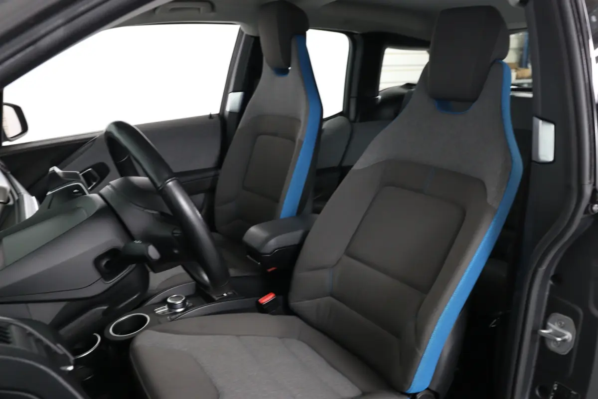 Basis 120Ah 42 kWh | Navigatie | Camera | LED | Cruise Adaptive | Parkeersensoren V+A | Stoelverwarming | Clima | Lichtmetalen Velgen