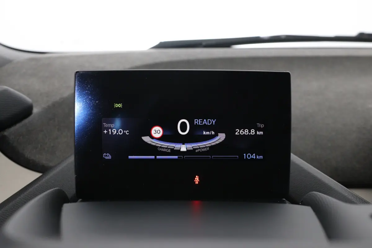 Basis 120Ah 42 kWh | Navigatie | Camera | LED | Cruise Adaptive | Parkeersensoren V+A | Stoelverwarming | Clima | Lichtmetalen Velgen