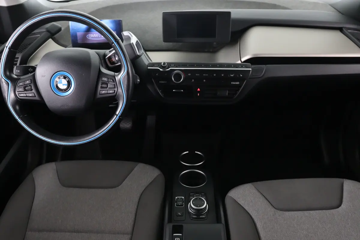 Basis 120Ah 42 kWh | Navigatie | Camera | LED | Cruise Adaptive | Parkeersensoren V+A | Stoelverwarming | Clima | Lichtmetalen Velgen