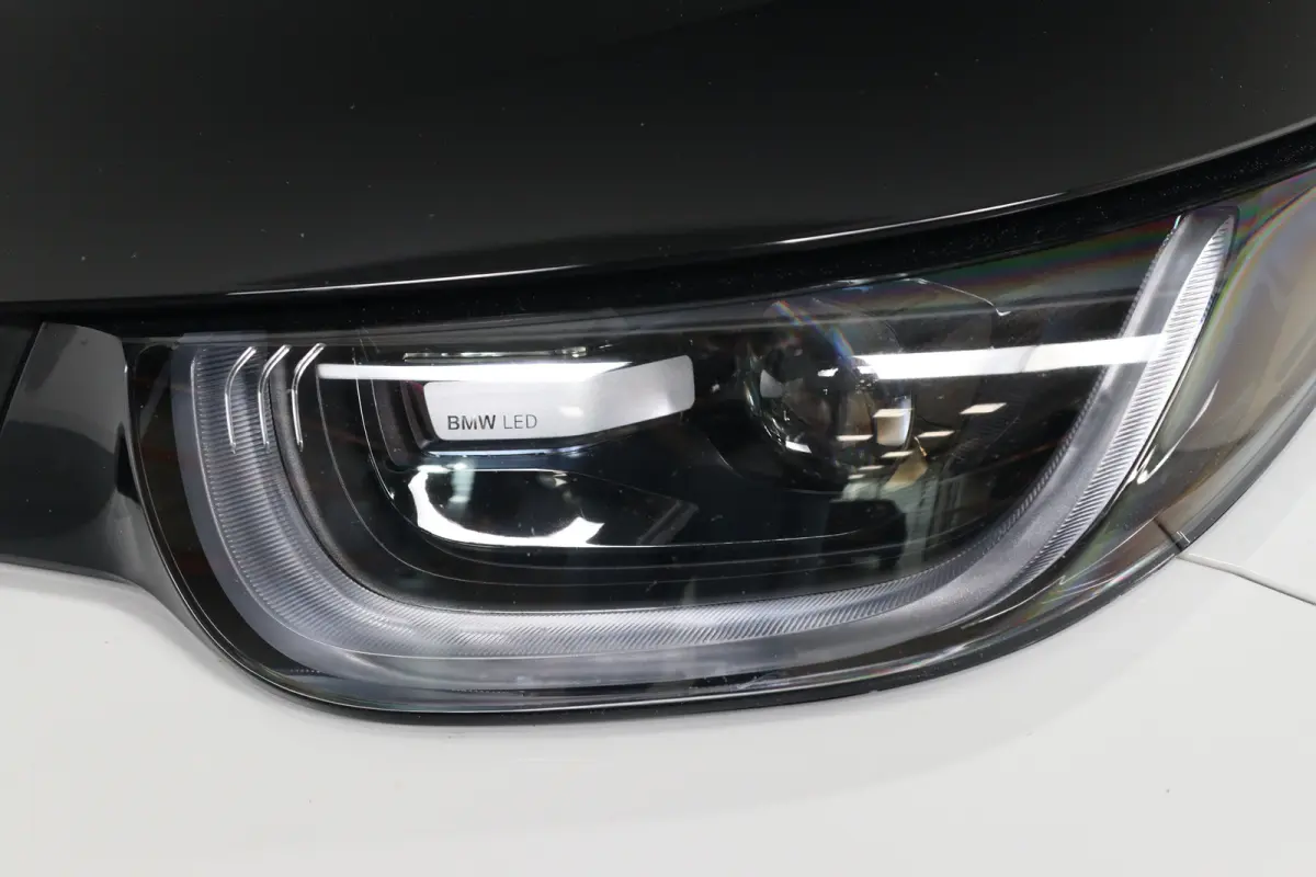 Basis 120Ah 42 kWh | Navigatie | Camera | LED | Cruise Adaptive | Parkeersensoren V+A | Stoelverwarming | Clima | Lichtmetalen Velgen
