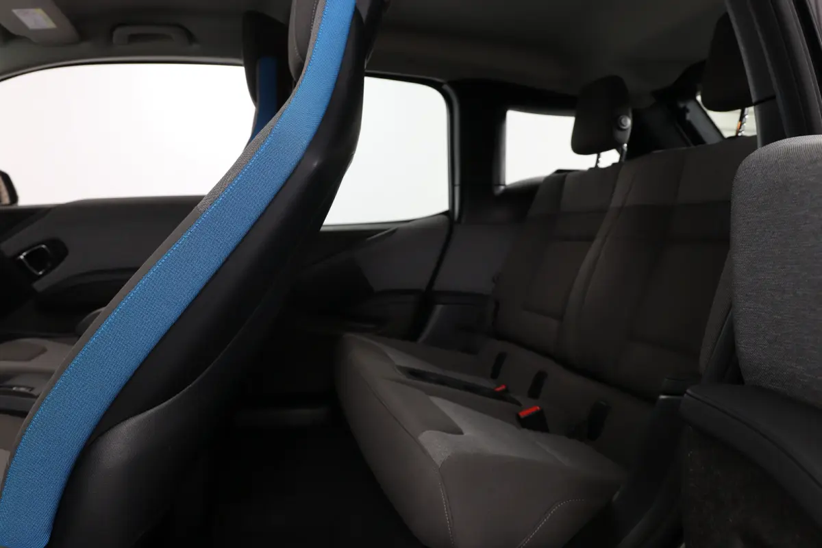 Basis 120Ah 42 kWh | Navigatie | Camera | LED | Cruise Adaptive | Parkeersensoren V+A | Stoelverwarming | Clima | Lichtmetalen Velgen