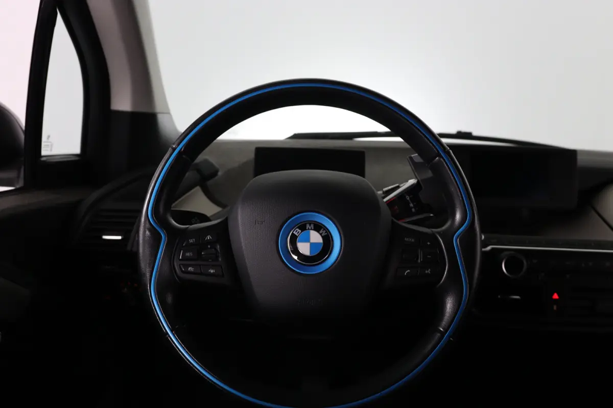 Basis 120Ah 42 kWh | Navigatie | Camera | LED | Cruise Adaptive | Parkeersensoren V+A | Stoelverwarming | Clima | Lichtmetalen Velgen