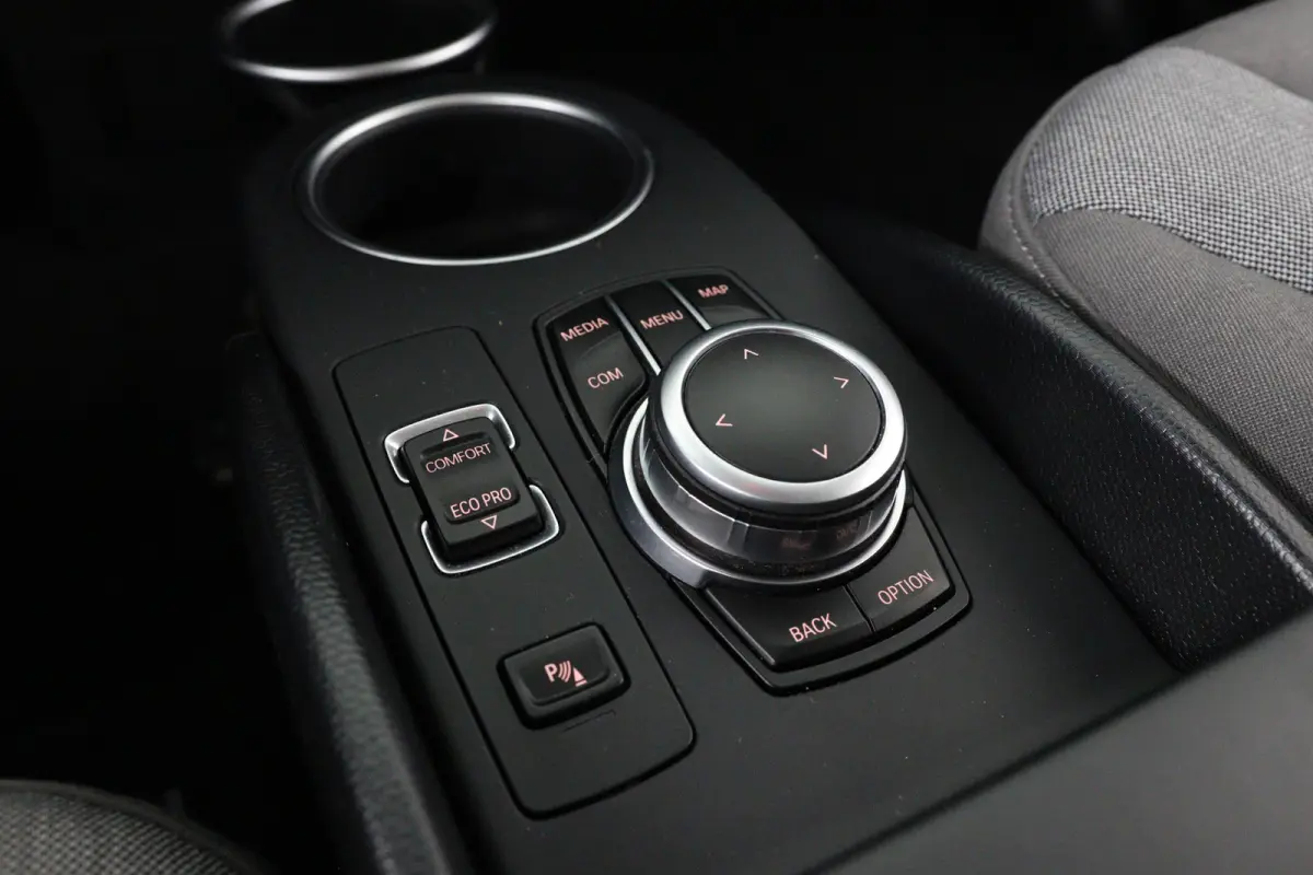 Basis 120Ah 42 kWh | Navigatie | Camera | LED | Cruise Adaptive | Parkeersensoren V+A | Stoelverwarming | Clima | Lichtmetalen Velgen