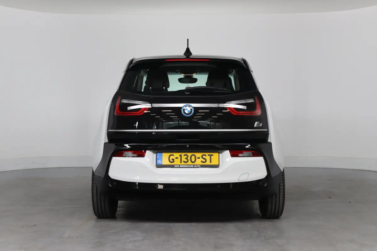 Basis 120Ah 42 kWh | Navigatie | Camera | LED | Cruise Adaptive | Parkeersensoren V+A | Stoelverwarming | Clima | Lichtmetalen Velgen