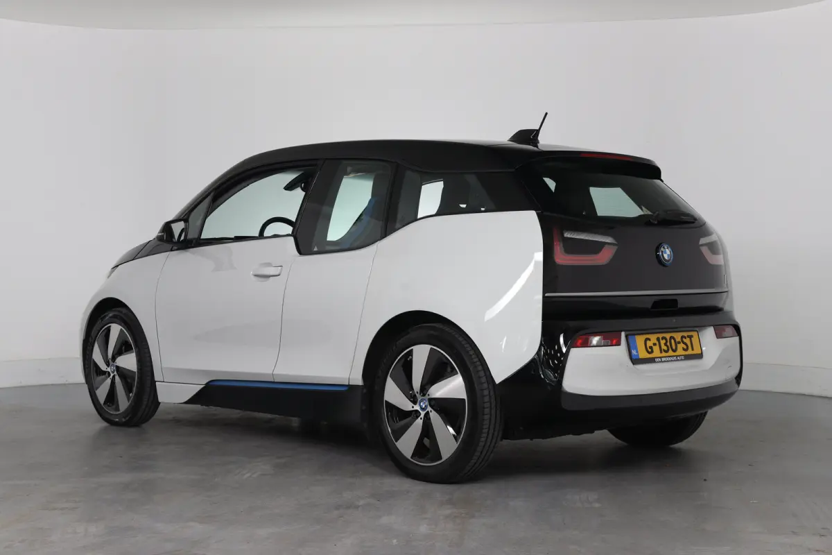 Basis 120Ah 42 kWh | Navigatie | Camera | LED | Cruise Adaptive | Parkeersensoren V+A | Stoelverwarming | Clima | Lichtmetalen Velgen