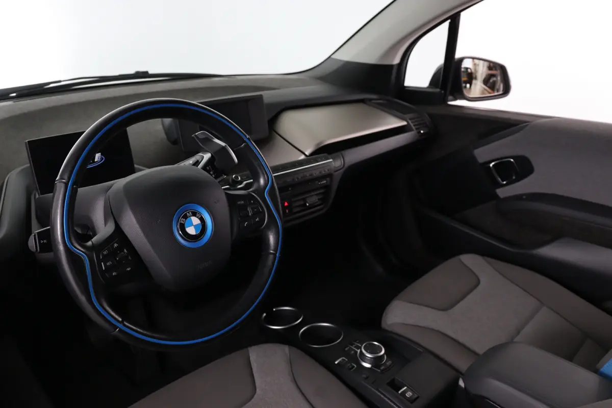 Basis 120Ah 42 kWh | Navigatie | Camera | LED | Cruise Adaptive | Parkeersensoren V+A | Stoelverwarming | Clima | Lichtmetalen Velgen
