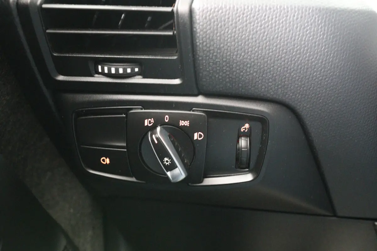 Basis 120Ah 42 kWh | Navigatie | Camera | LED | Cruise Adaptive | Parkeersensoren V+A | Stoelverwarming | Clima | Lichtmetalen Velgen