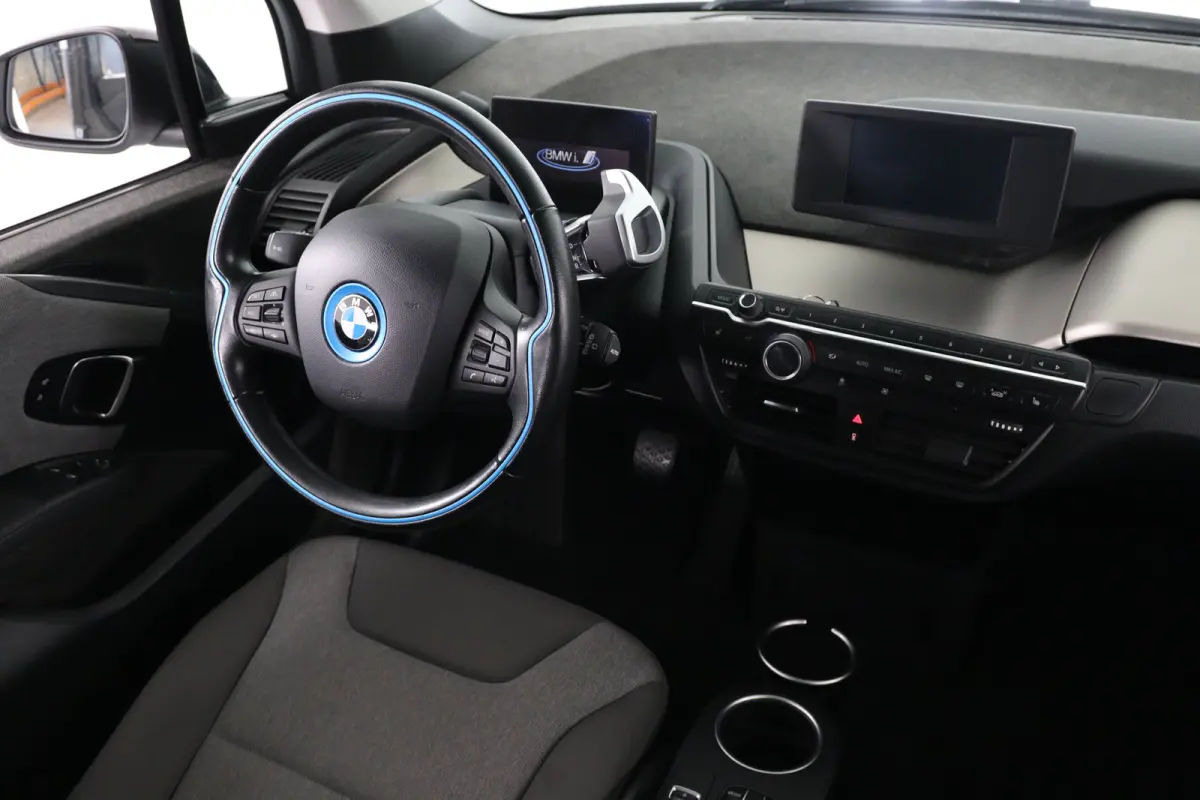 Basis 120Ah 42 kWh | Navigatie | Camera | LED | Cruise Adaptive | Parkeersensoren V+A | Stoelverwarming | Clima | Lichtmetalen Velgen