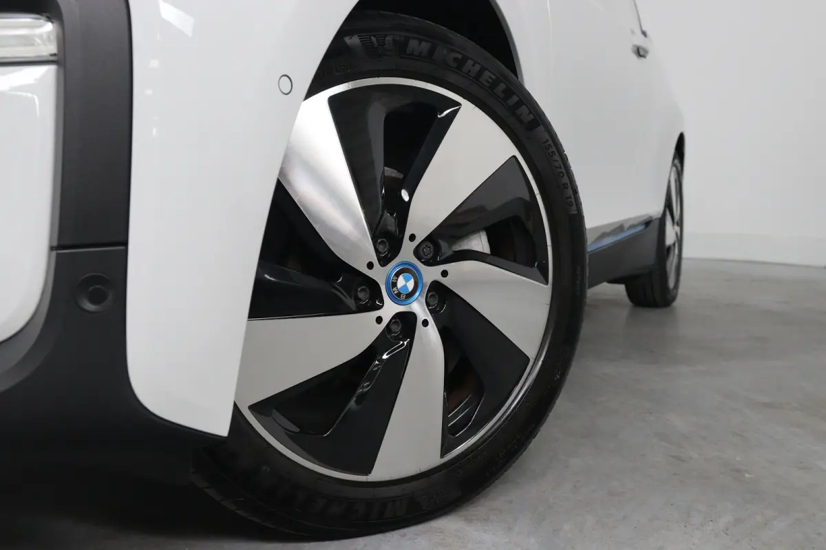 Basis 120Ah 42 kWh | Navigatie | Camera | LED | Cruise Adaptive | Parkeersensoren V+A | Stoelverwarming | Clima | Lichtmetalen Velgen