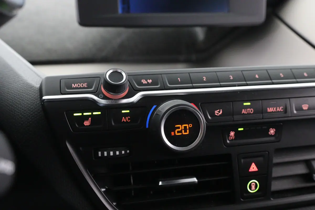 Basis 120Ah 42 kWh | Navigatie | Camera | LED | Cruise Adaptive | Parkeersensoren V+A | Stoelverwarming | Clima | Lichtmetalen Velgen