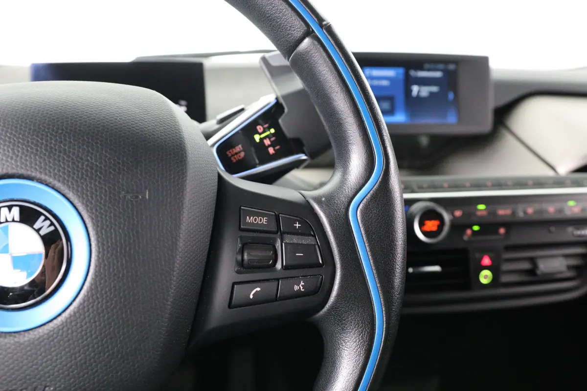 Basis 120Ah 42 kWh | Navigatie | Camera | LED | Cruise Adaptive | Parkeersensoren V+A | Stoelverwarming | Clima | Lichtmetalen Velgen