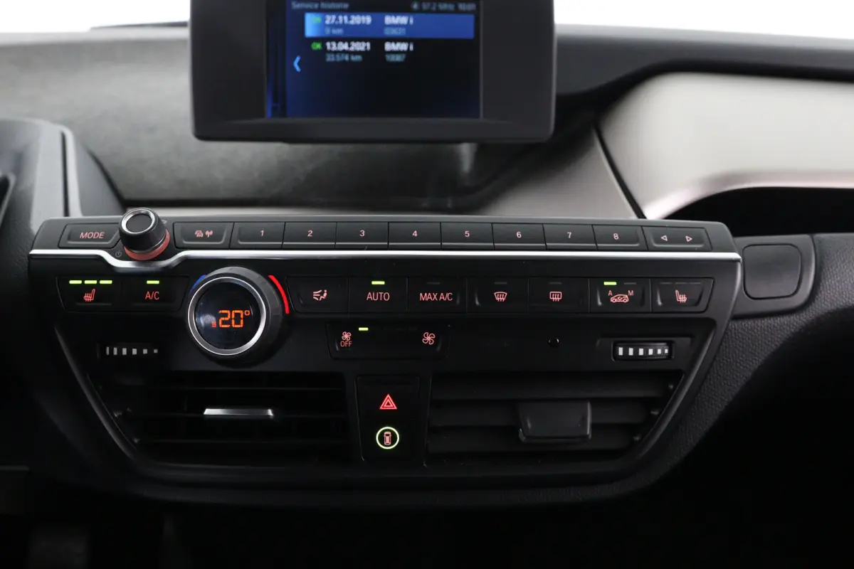 Basis 120Ah 42 kWh | Navigatie | Camera | LED | Cruise Adaptive | Parkeersensoren V+A | Stoelverwarming | Clima | Lichtmetalen Velgen
