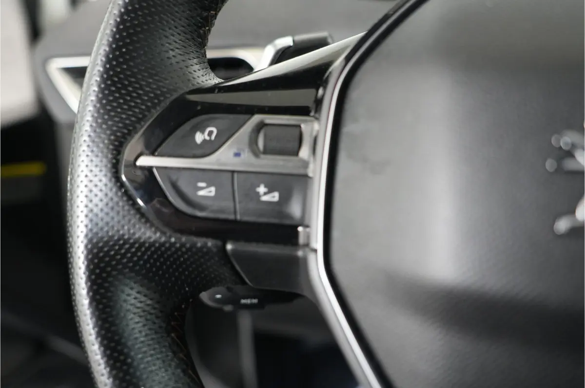1.6 HYbrid4 300 Blue Lease GT | SOH 95% | Stl. verw. | Adaptive Cruise | Apple/Android |
