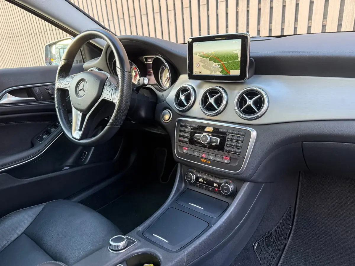 220 CDI Prestige Pano/ memory /Leer /Camera /Led /Trekhaak /Euro 6