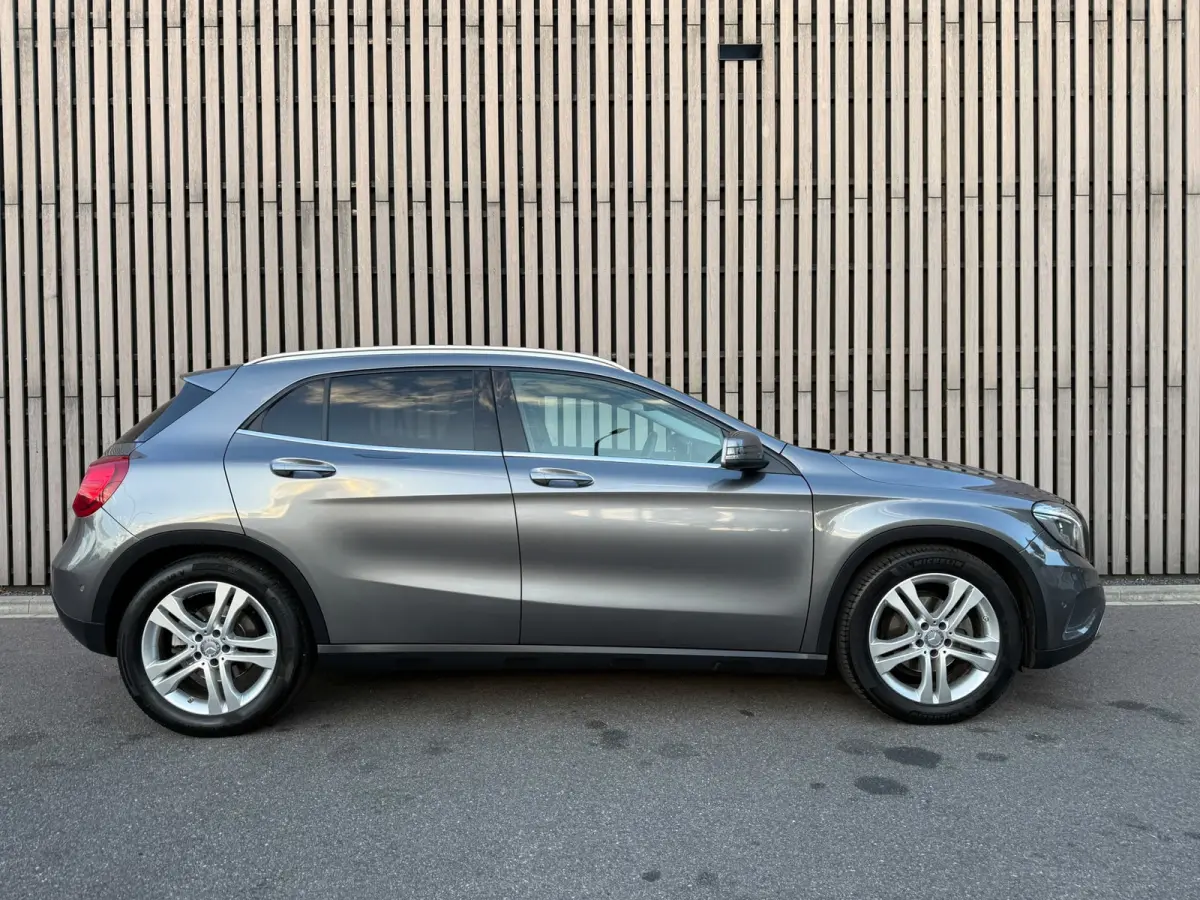 220 CDI Prestige Pano/ memory /Leer /Camera /Led /Trekhaak /Euro 6