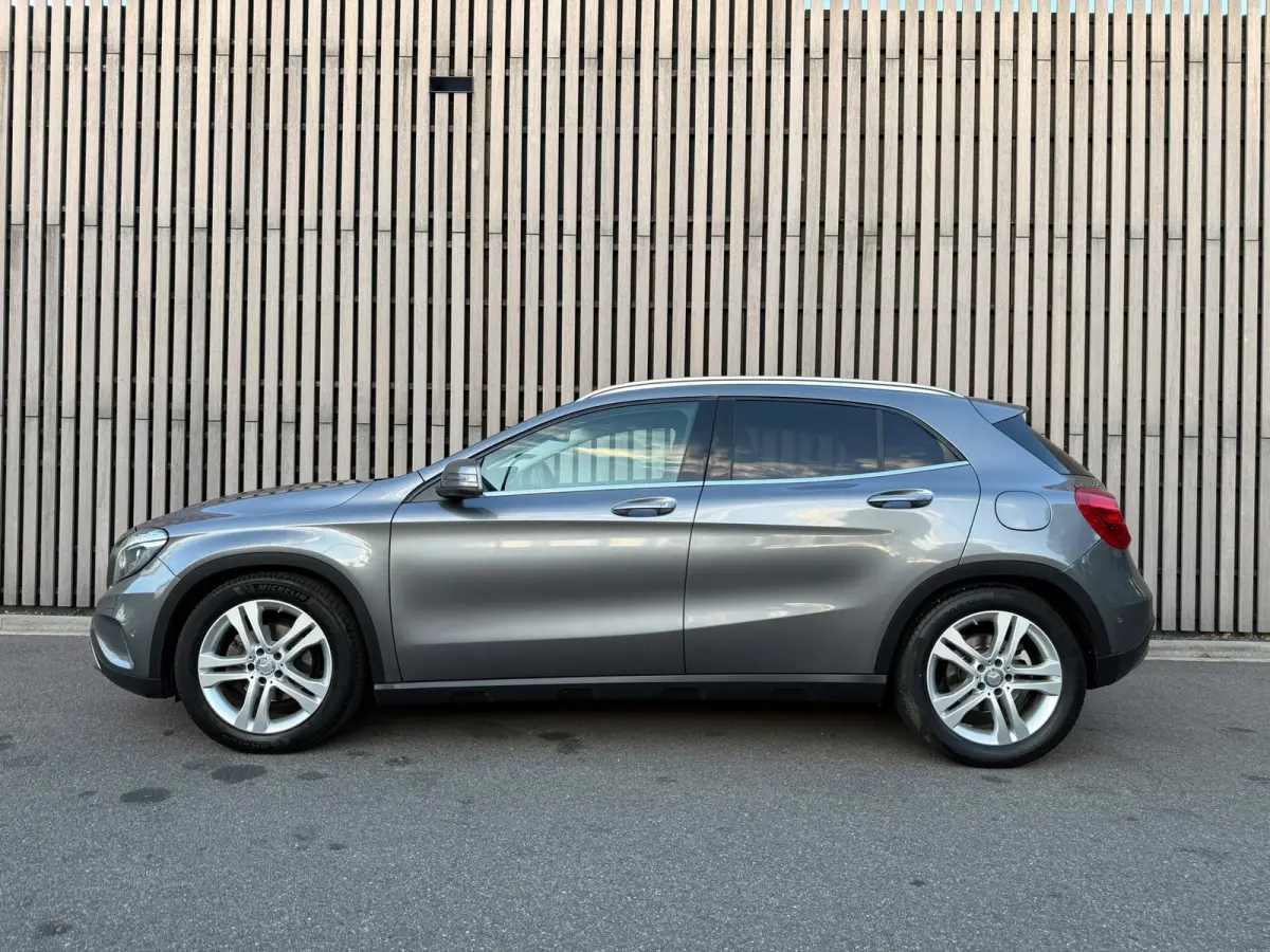 220 CDI Prestige Pano/ memory /Leer /Camera /Led /Trekhaak /Euro 6