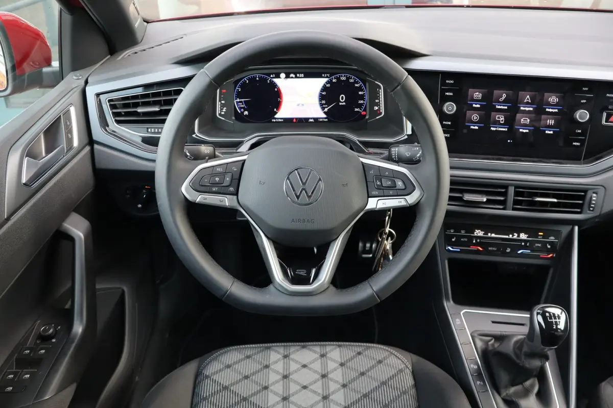 95PK 1.0 TSI R-Line Edition Panorama Dak | Achteruitrijcamera | Apple Carplay/Android Auto|telefoonintegratie premium | Elektrisch glazen panorama-dak