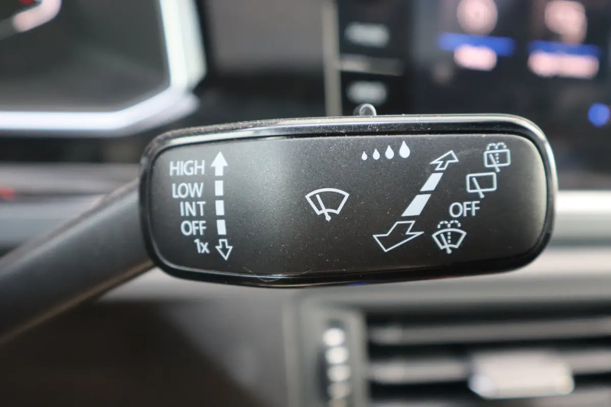 95PK 1.0 TSI R-Line Edition Panorama Dak | Achteruitrijcamera | Apple Carplay/Android Auto|telefoonintegratie premium | Elektrisch glazen panorama-dak