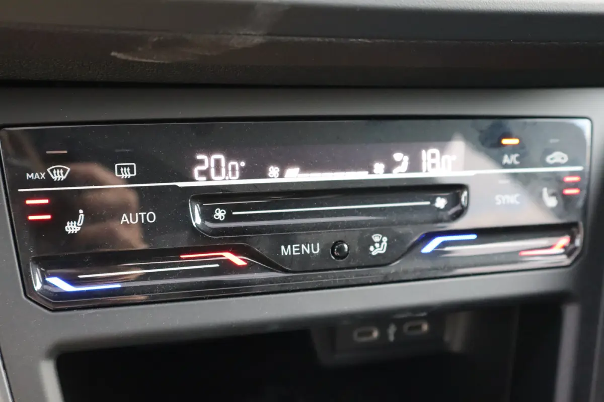 95PK 1.0 TSI R-Line Edition Panorama Dak | Achteruitrijcamera | Apple Carplay/Android Auto|telefoonintegratie premium | Elektrisch glazen panorama-dak