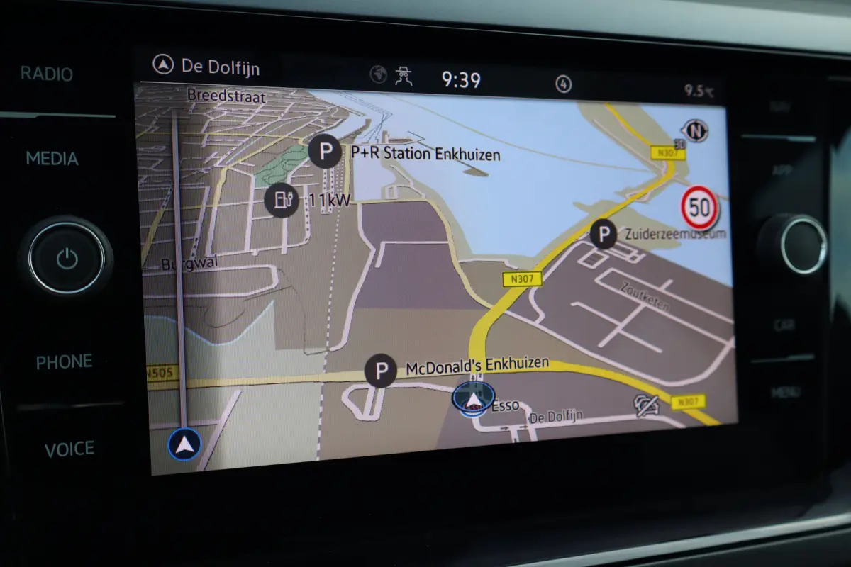 95PK 1.0 TSI R-Line Edition Panorama Dak | Achteruitrijcamera | Apple Carplay/Android Auto|telefoonintegratie premium | Elektrisch glazen panorama-dak