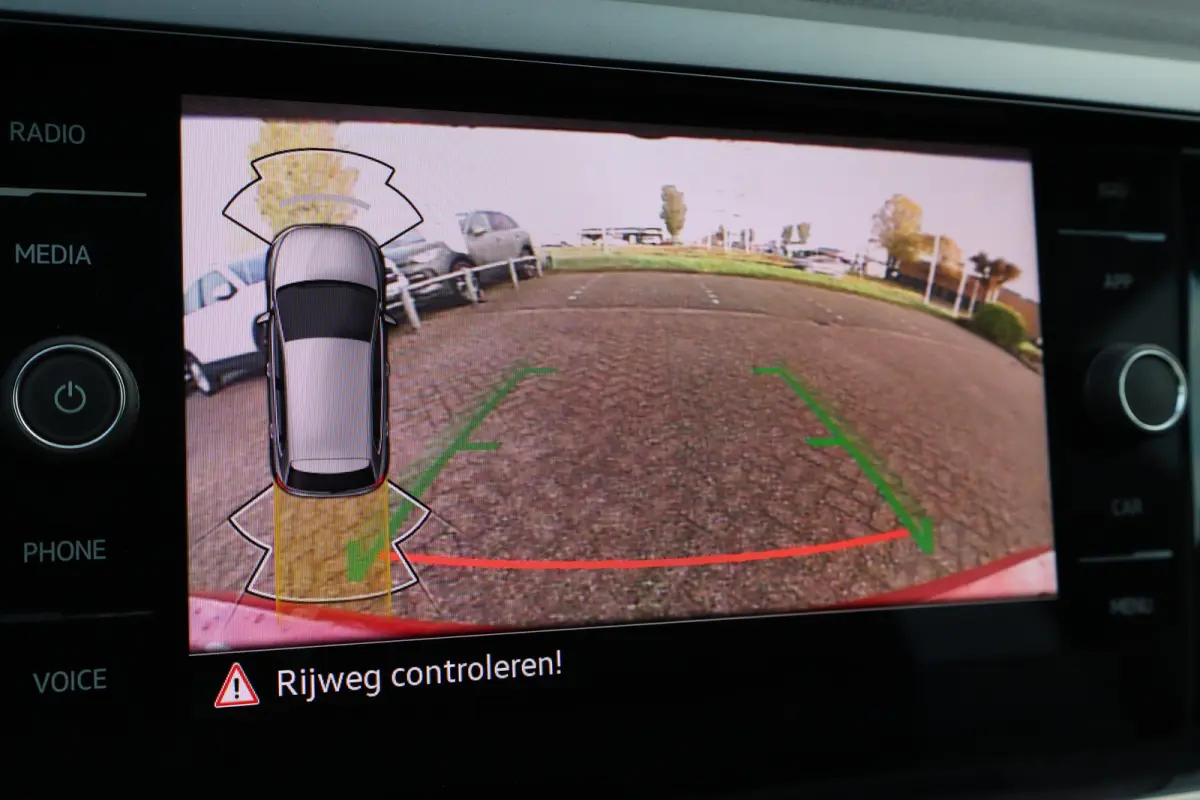95PK 1.0 TSI R-Line Edition Panorama Dak | Achteruitrijcamera | Apple Carplay/Android Auto|telefoonintegratie premium | Elektrisch glazen panorama-dak