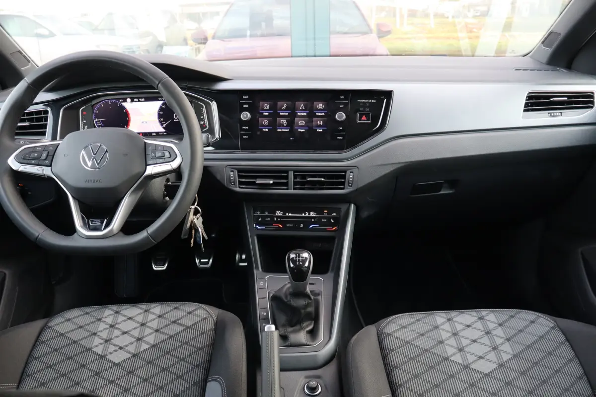 95PK 1.0 TSI R-Line Edition Panorama Dak | Achteruitrijcamera | Apple Carplay/Android Auto|telefoonintegratie premium | Elektrisch glazen panorama-dak