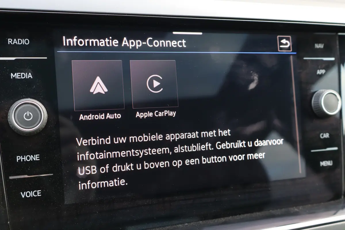 95PK 1.0 TSI R-Line Edition Panorama Dak | Achteruitrijcamera | Apple Carplay/Android Auto|telefoonintegratie premium | Elektrisch glazen panorama-dak
