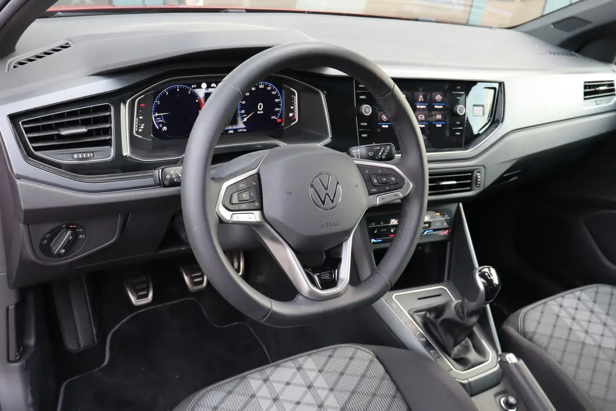95PK 1.0 TSI R-Line Edition Panorama Dak | Achteruitrijcamera | Apple Carplay/Android Auto|telefoonintegratie premium | Elektrisch glazen panorama-dak