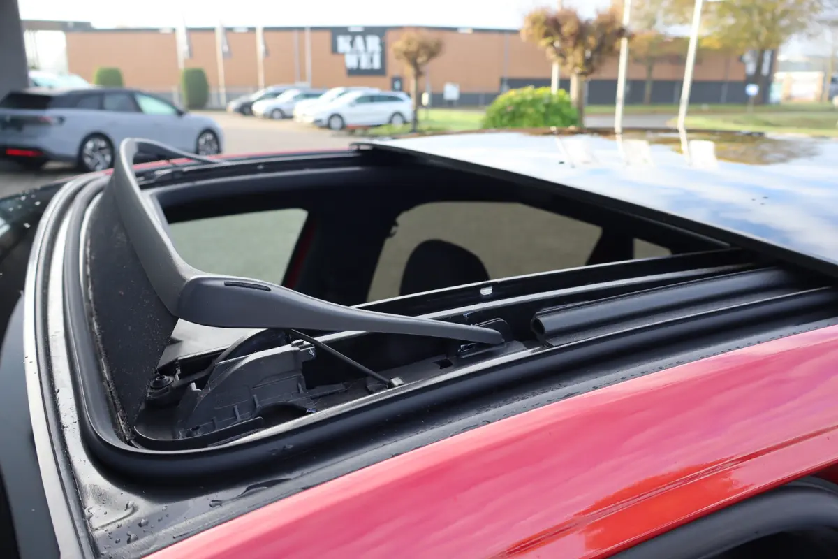 95PK 1.0 TSI R-Line Edition Panorama Dak | Achteruitrijcamera | Apple Carplay/Android Auto|telefoonintegratie premium | Elektrisch glazen panorama-dak