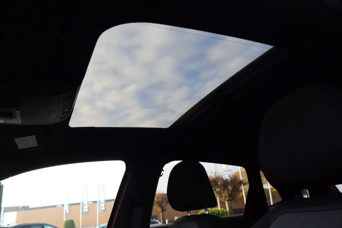 95PK 1.0 TSI R-Line Edition Panorama Dak | Achteruitrijcamera | Apple Carplay/Android Auto|telefoonintegratie premium | Elektrisch glazen panorama-dak