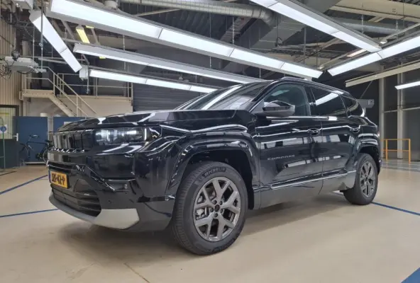 1.2 e-Hybrid First Edition | Tot 8 Jaar Garantie | Panoramadak | Elektrische Stoelverstelling | Elektrische Achterklep | Keyless | Camera | Stoel & Stuurverwarming | Focal Sound |