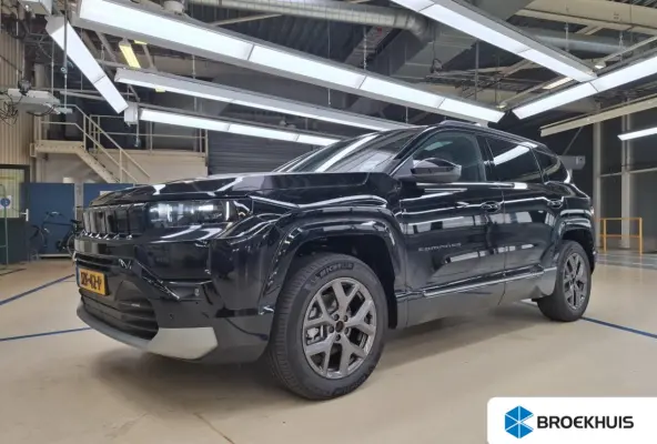 1.2 e-Hybrid First Edition | Tot 8 Jaar Garantie | Panoramadak | Elektrische Stoelverstelling | Elektrische Achterklep | Keyless | Camera | Stoel & Stuurverwarming | Focal Sound |