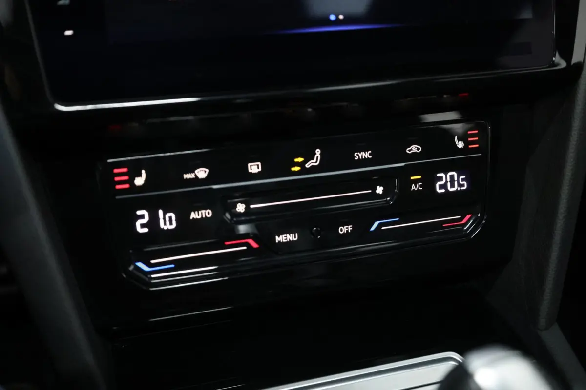 2.0 TSI 3x R-line BTW/LED/VIRTUAL/SFEER/PANO/LEER+S.VERWARMING+MEMORY/KEYLESS/20"/CAM/LINE/ACC/12 MDN GARANTIE!