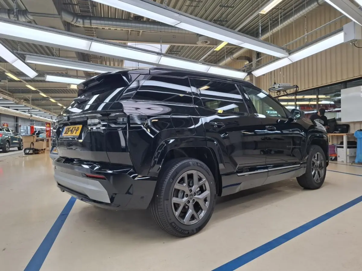 1.2 e-Hybrid First Edition | Tot 8 Jaar Garantie | Panoramadak | Elektrische Stoelverstelling | Elektrische Achterklep | Keyless | Camera | Stoel & Stuurverwarming | Focal Sound |