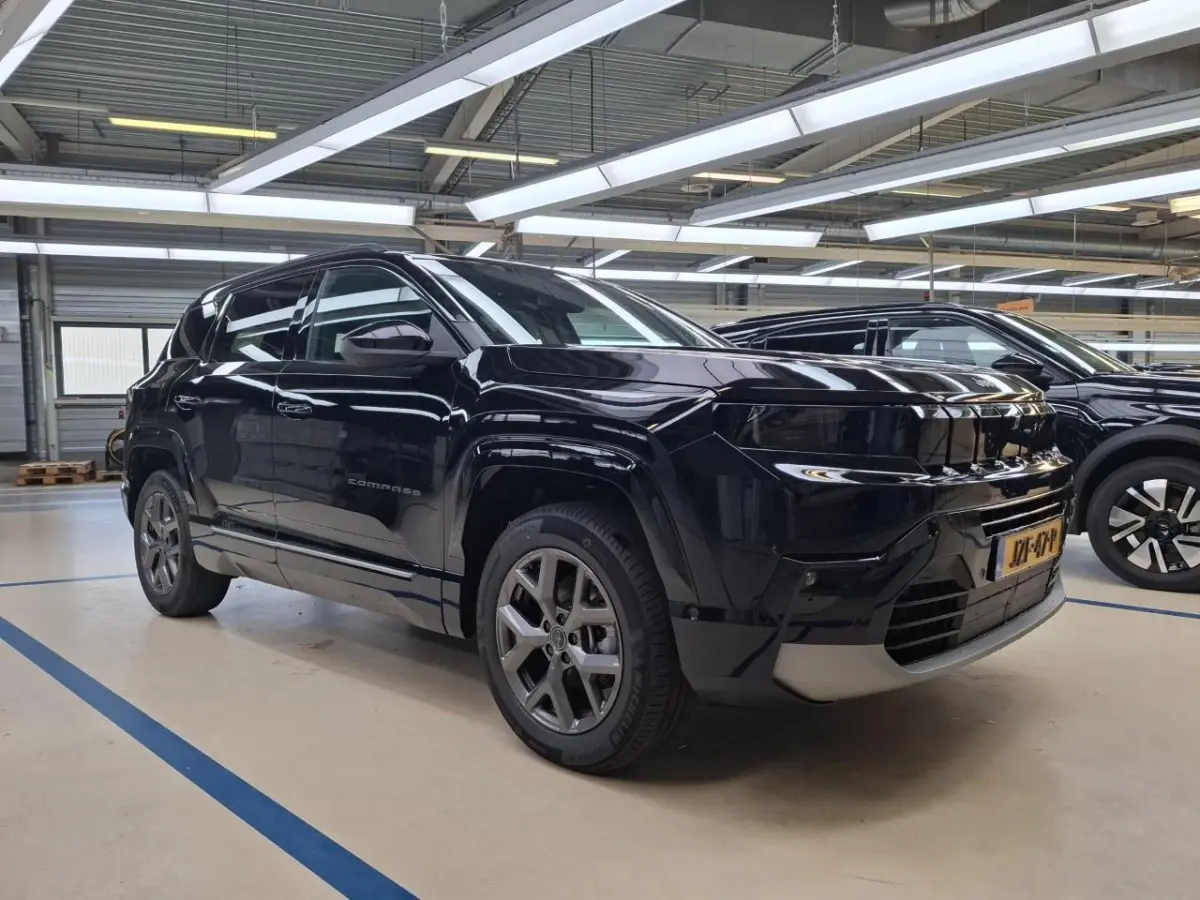 1.2 e-Hybrid First Edition | Tot 8 Jaar Garantie | Panoramadak | Elektrische Stoelverstelling | Elektrische Achterklep | Keyless | Camera | Stoel & Stuurverwarming | Focal Sound |