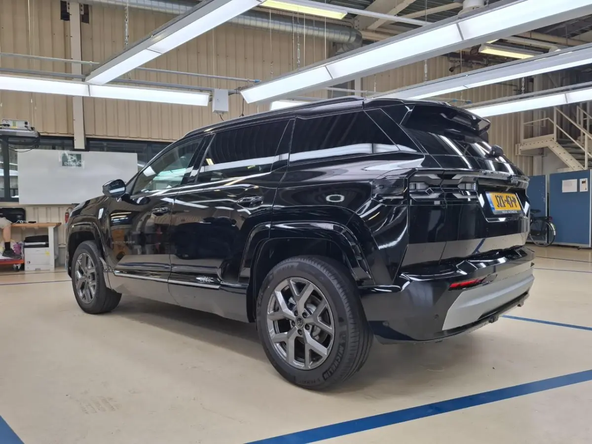 1.2 e-Hybrid First Edition | Tot 8 Jaar Garantie | Panoramadak | Elektrische Stoelverstelling | Elektrische Achterklep | Keyless | Camera | Stoel & Stuurverwarming | Focal Sound |