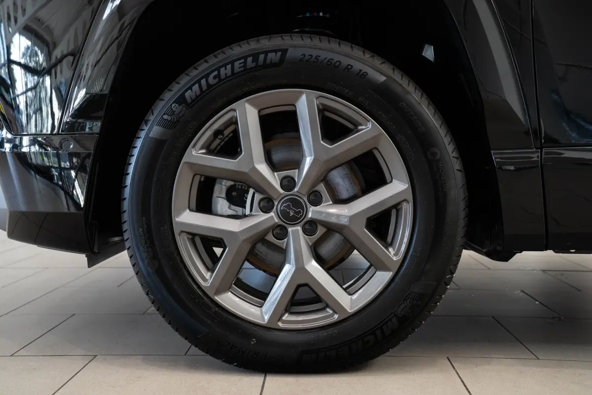 1.2 e-Hybrid First Edition | Tot 8 Jaar Garantie | Panoramadak | Elektrische Stoelverstelling | Elektrische Achterklep | Keyless | Camera | Stoel & Stuurverwarming | Focal Sound |