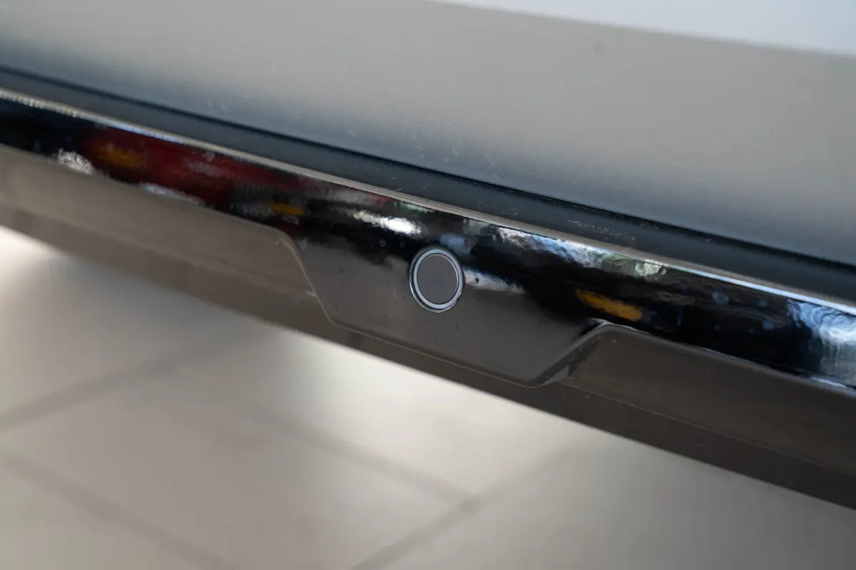 1.2 e-Hybrid First Edition | Tot 8 Jaar Garantie | Panoramadak | Elektrische Stoelverstelling | Elektrische Achterklep | Keyless | Camera | Stoel & Stuurverwarming | Focal Sound |