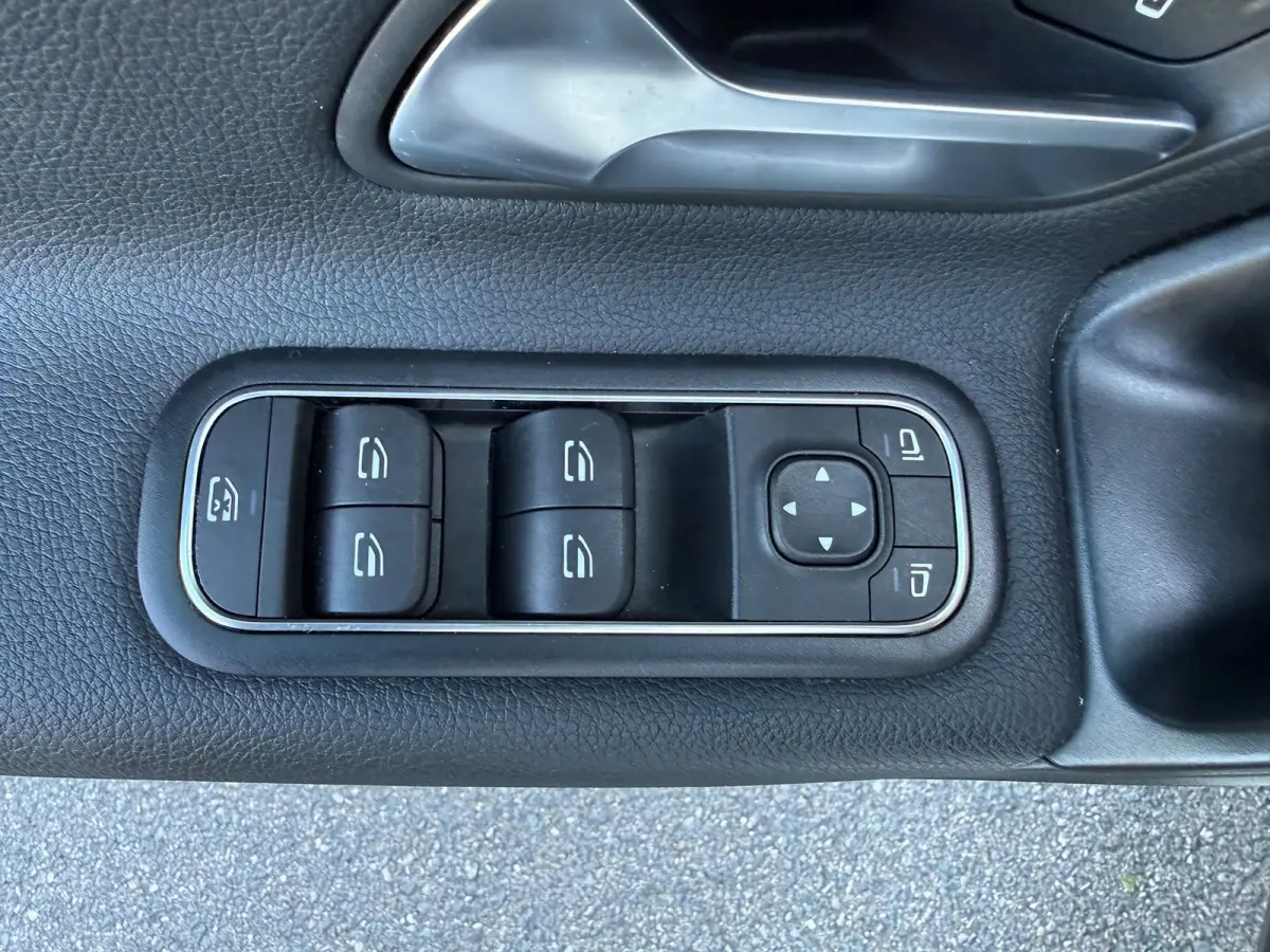 250 e /Apple CarPlay /18 inch AMG /Navigatie /Stoelverwarming