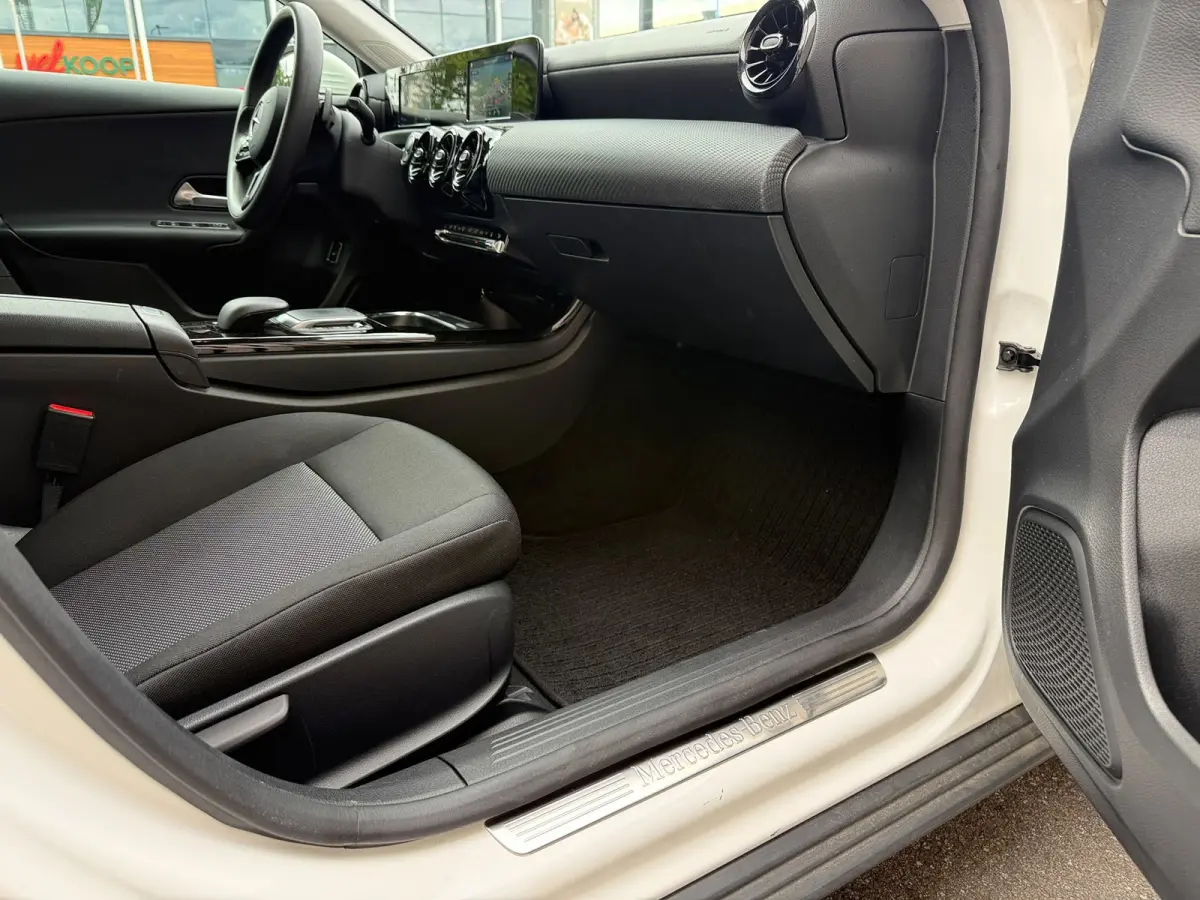 250 e /Apple CarPlay /18 inch AMG /Navigatie /Stoelverwarming