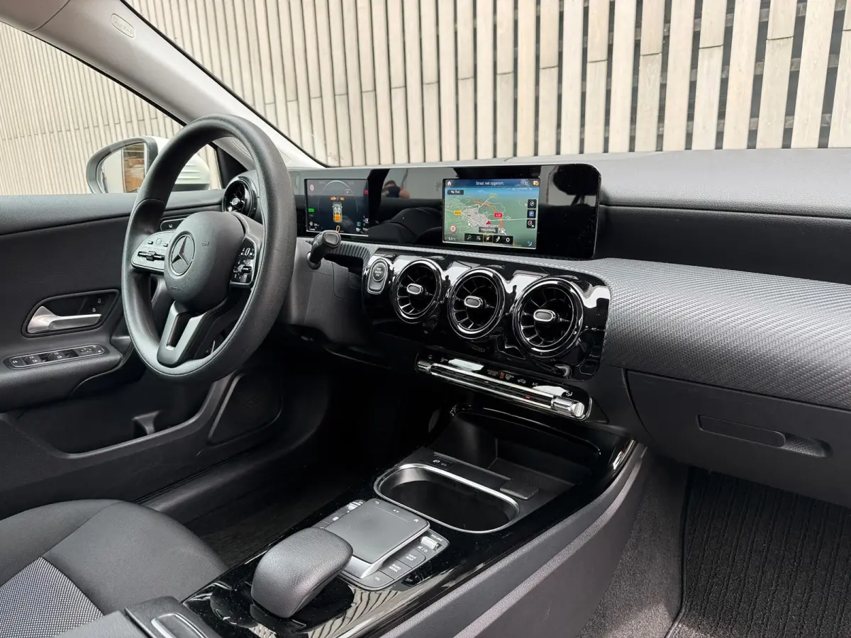 250 e /Apple CarPlay /18 inch AMG /Navigatie /Stoelverwarming