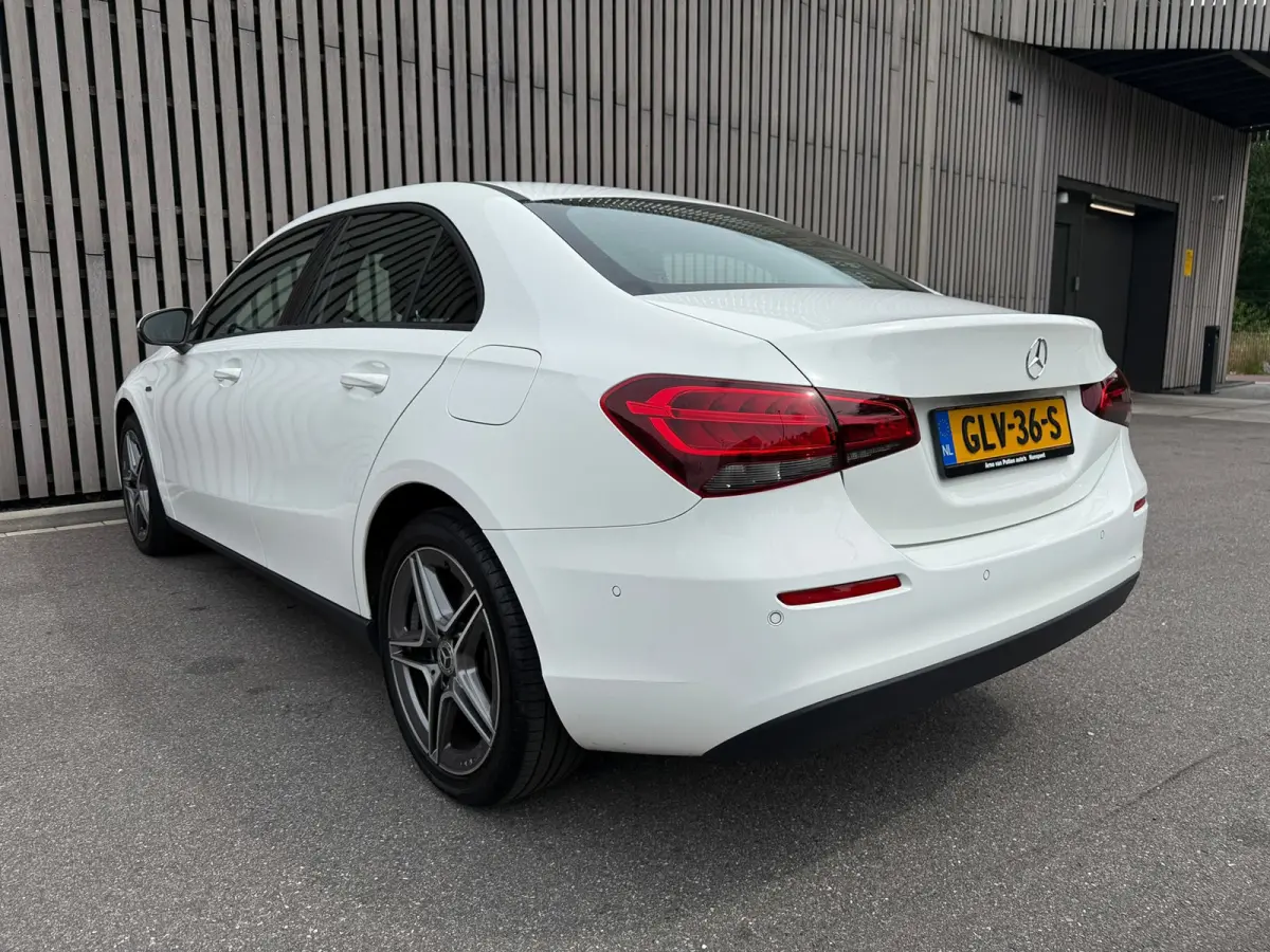 250 e /Apple CarPlay /18 inch AMG /Navigatie /Stoelverwarming