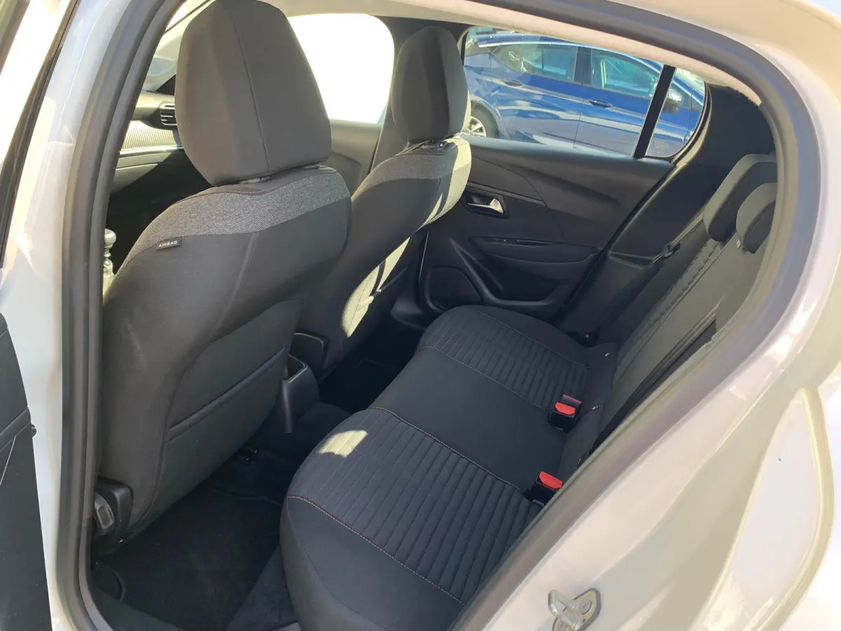 1.2 PureTech Active Pack Airco | Cruise Control | DAB | LMV 16" | Navi | PDC Achter |