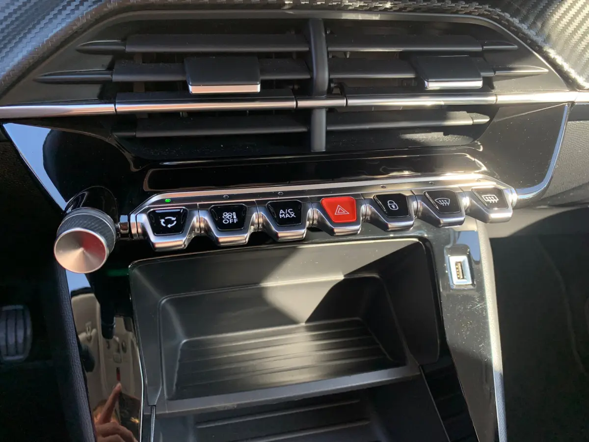 1.2 PureTech Active Pack Airco | Cruise Control | DAB | LMV 16" | Navi | PDC Achter |
