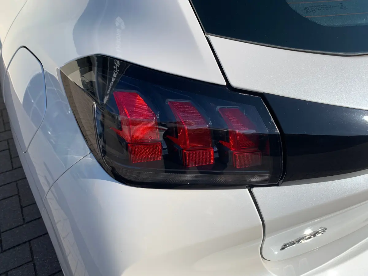1.2 PureTech Active Pack Airco | Cruise Control | DAB | LMV 16" | Navi | PDC Achter |