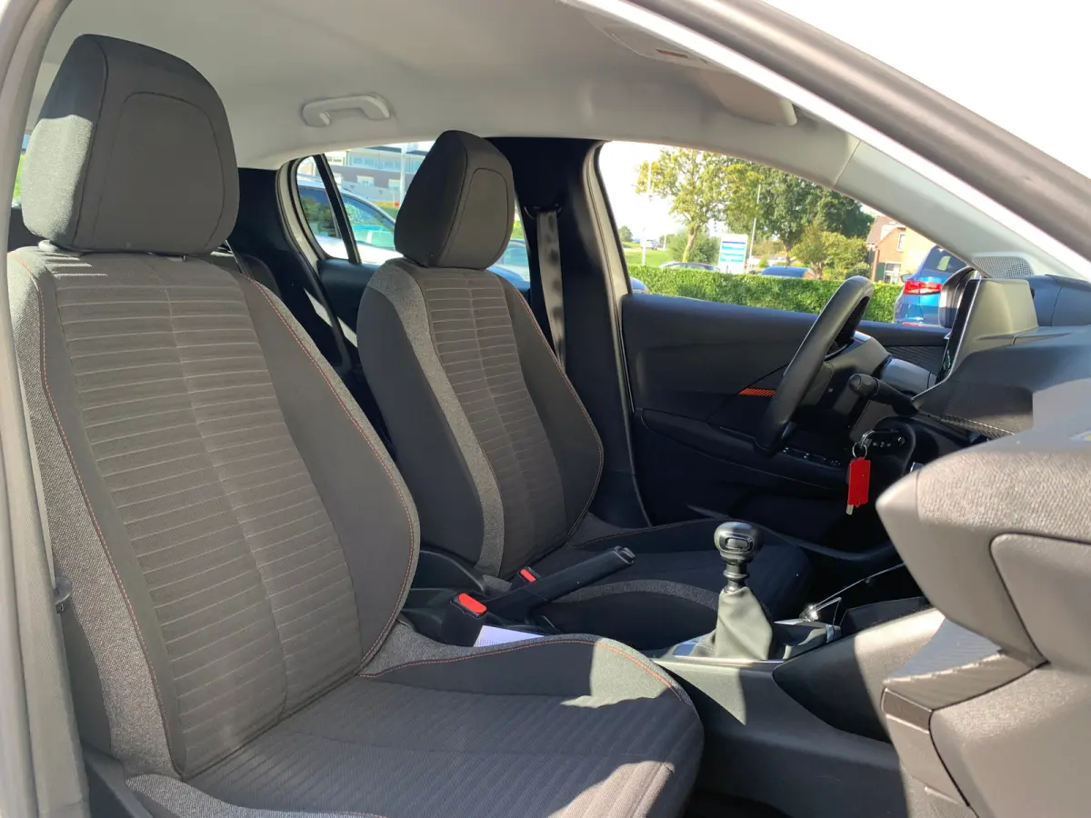 1.2 PureTech Active Pack Airco | Cruise Control | DAB | LMV 16" | Navi | PDC Achter |